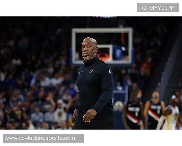 比卢普斯称赞夏普攻守兼备称其能应对高强度对抗挑战