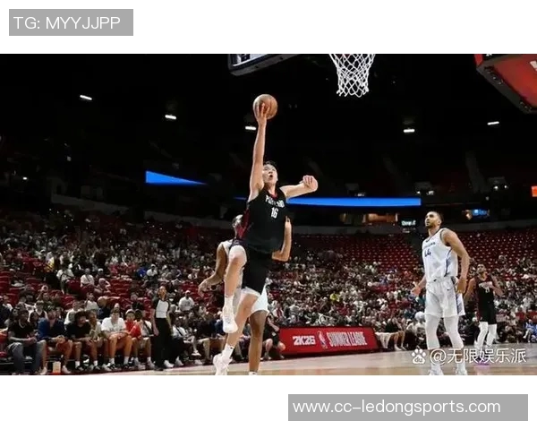 弗菲表现出色6投3中贡献12分3篮板1助攻1盖帽展现实力