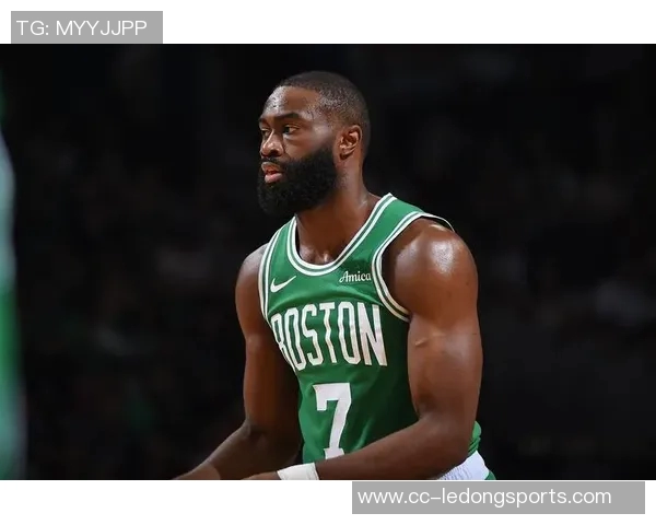 杰伦布朗强调季前赛首战防守重要性全力提升比赛节奏