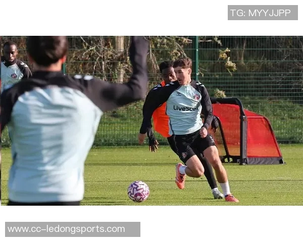 英超新黑马崛起九轮过后黑猫队展现强大实力引发关注