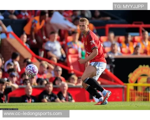 德里赫特谈防守体系适应性三中卫战术逐渐熟练掌握