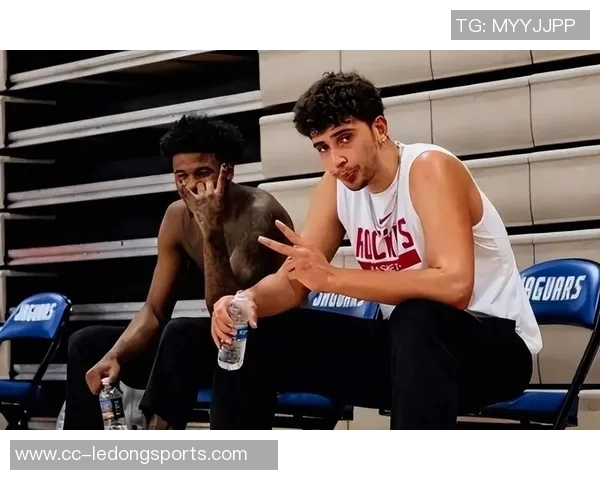 谢泼德防守失误引发申京愤怒拍地板场面尴尬令人心痛