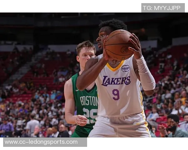 夸梅：布朗尼若想首发需提升接球投篮能力不能只依赖老爸的三分训练