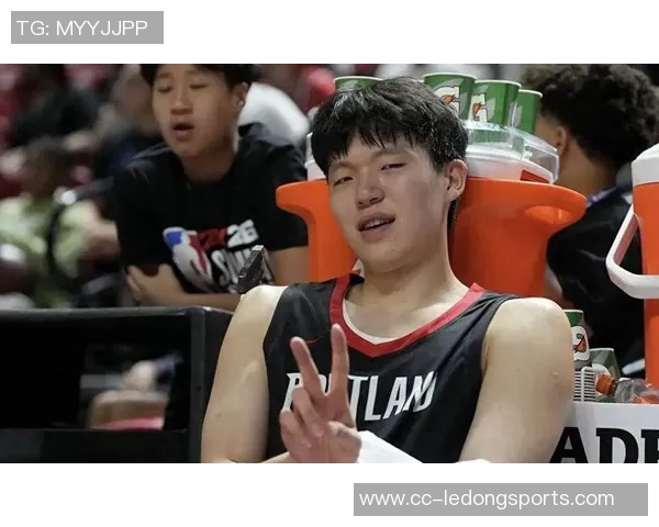 杨瀚森在比赛中掩护和传球速度较慢但节奏略快于克林根