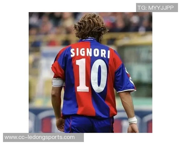 老兵不死！瓦尔迪荣获意甲11月最佳球员奖杯展现不凡实力